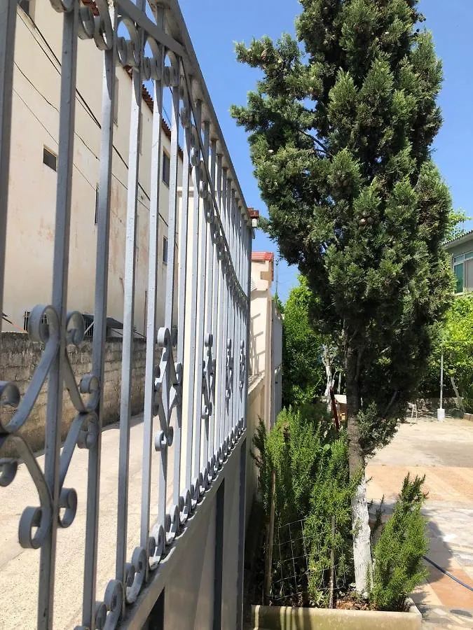 Fati Guest House Durrës 0*,