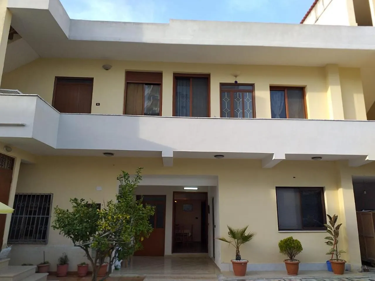 Fati Guest House Durrës 0*,