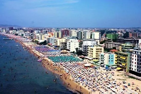 Fati Guest House Durrës 0*,